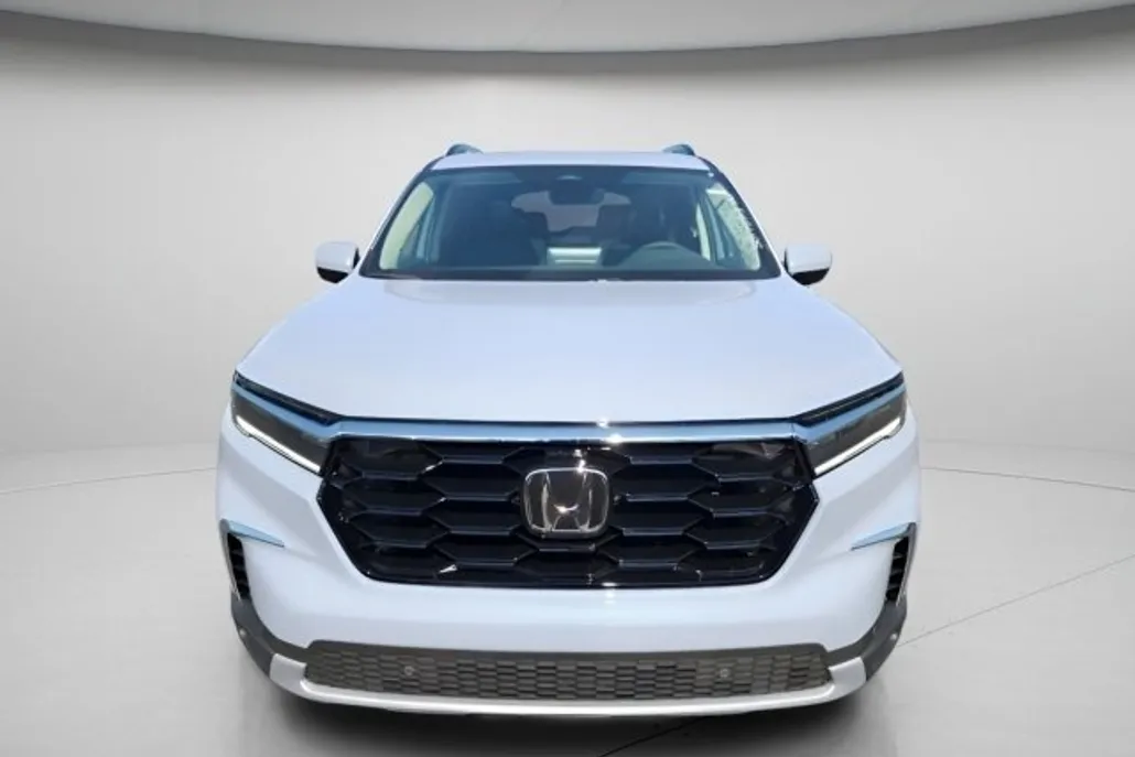 2025 Honda Pilot Touring photo 1