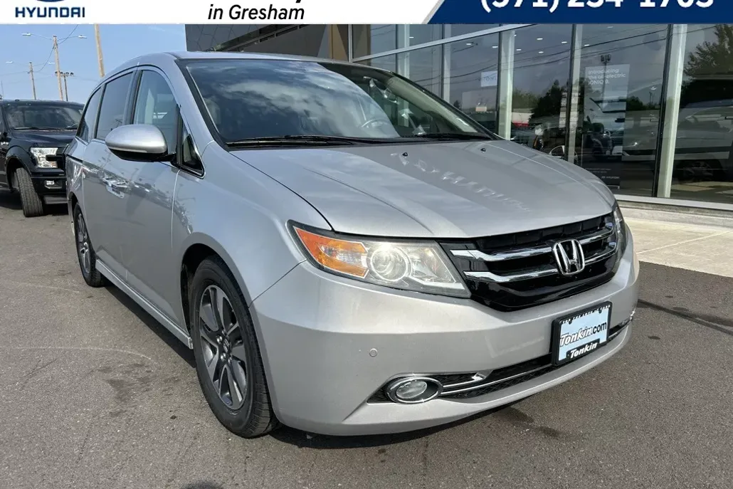 2015 Honda Odyssey Touring photo 1