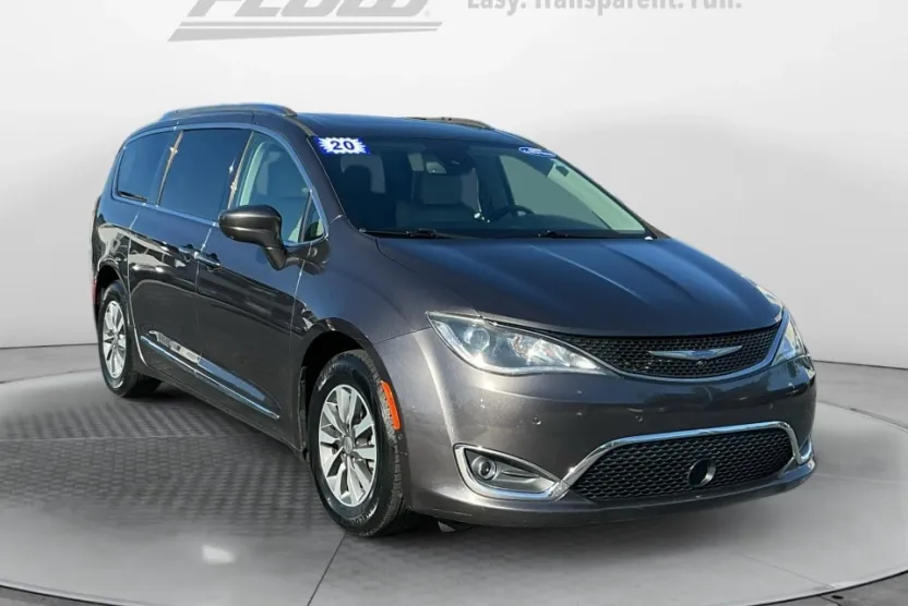 2020 Chrysler Pacifica Touring Plus photo 1