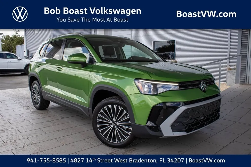 2025 Volkswagen Taos SE photo 1