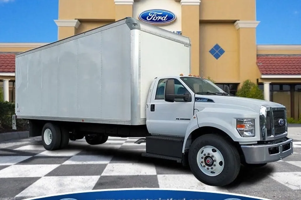 2025 Ford F-750 SuperCab photo 1