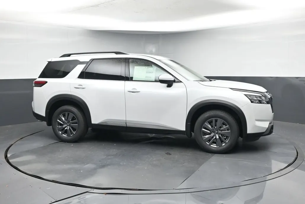 2025 Nissan Pathfinder SV photo 1