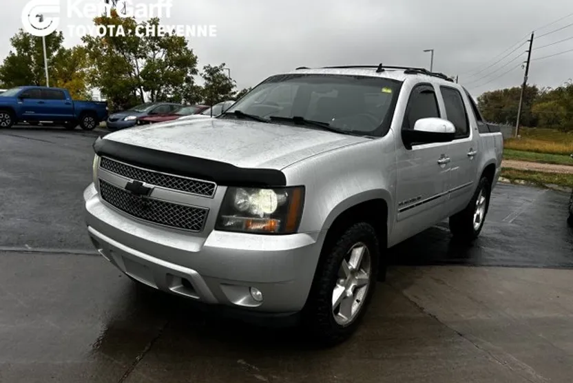 2011 Chevrolet Avalanche LTZ photo 1