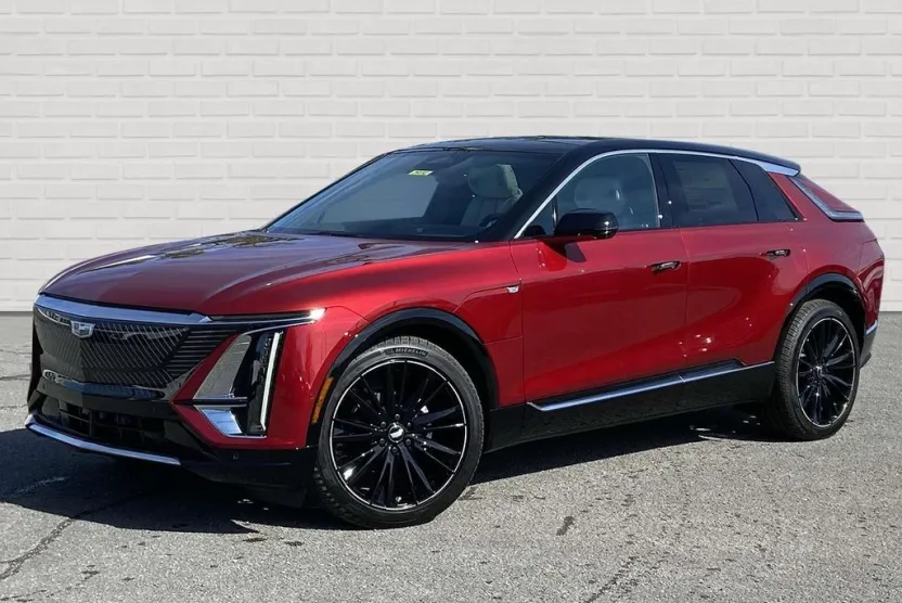 2025 Cadillac Lyriq Luxury photo 1