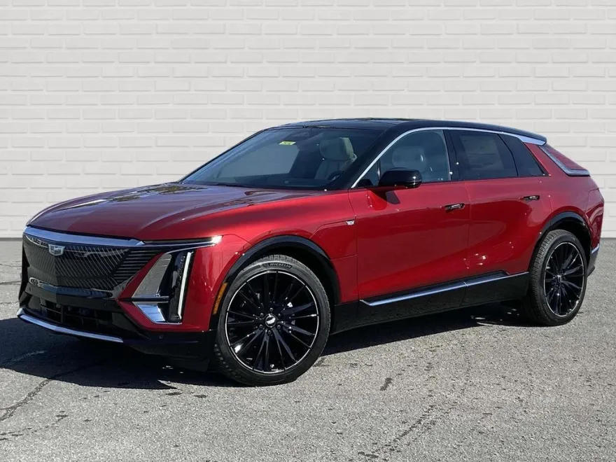 2025 Cadillac Lyriq Luxury photo 1