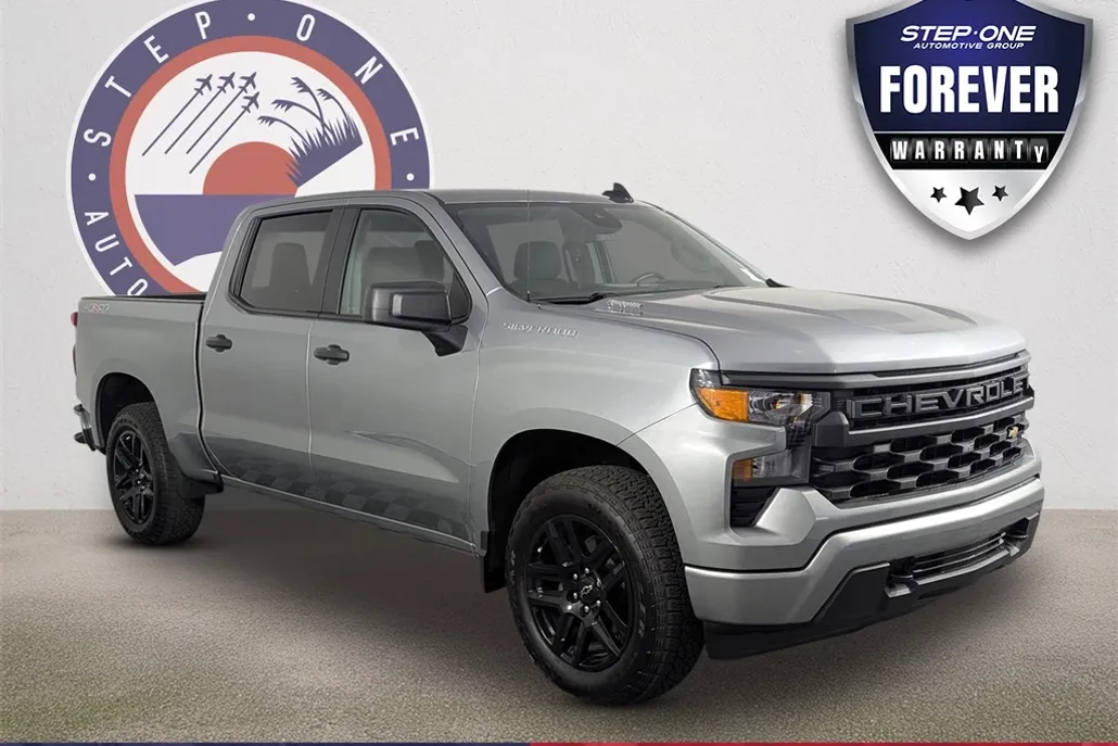 2025 Chevrolet Silverado 1500 Custom photo 1