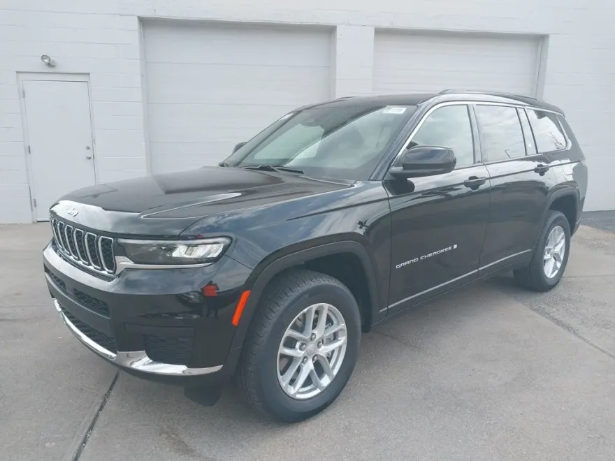 2025 Jeep Grand Cherokee Laredo photo 1
