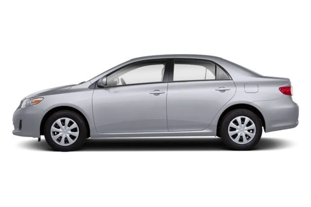 2013 Toyota Corolla LE photo 1