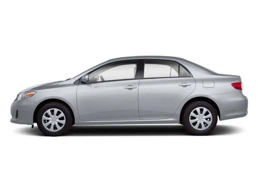 2013 Toyota Corolla LE photo 1