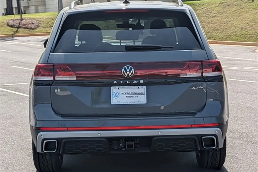 2025 Volkswagen Atlas Peak Edition SE photo 1