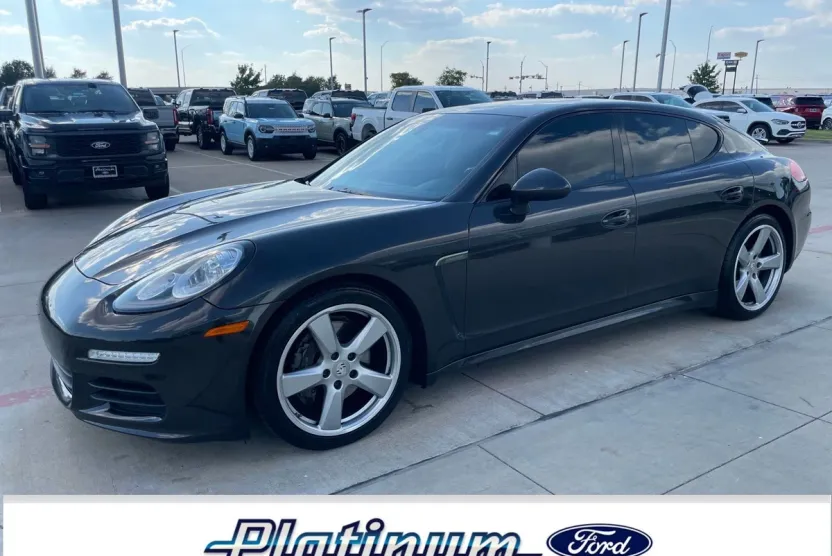 2016 Porsche Panamera 4 photo 1