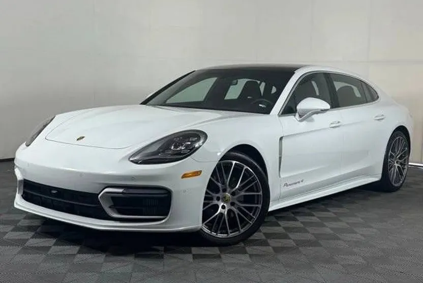 2022 Porsche Panamera 4 Executive photo 1