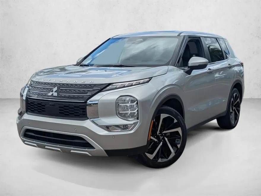 2023 Mitsubishi Outlander SE photo 1