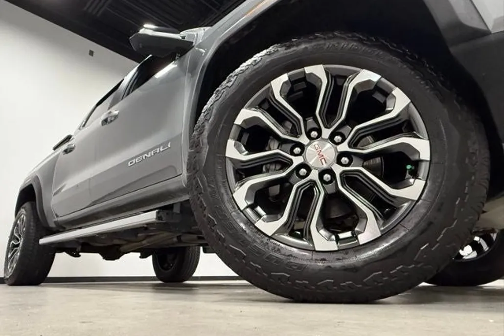 2023 Gmc Canyon Denali photo 1