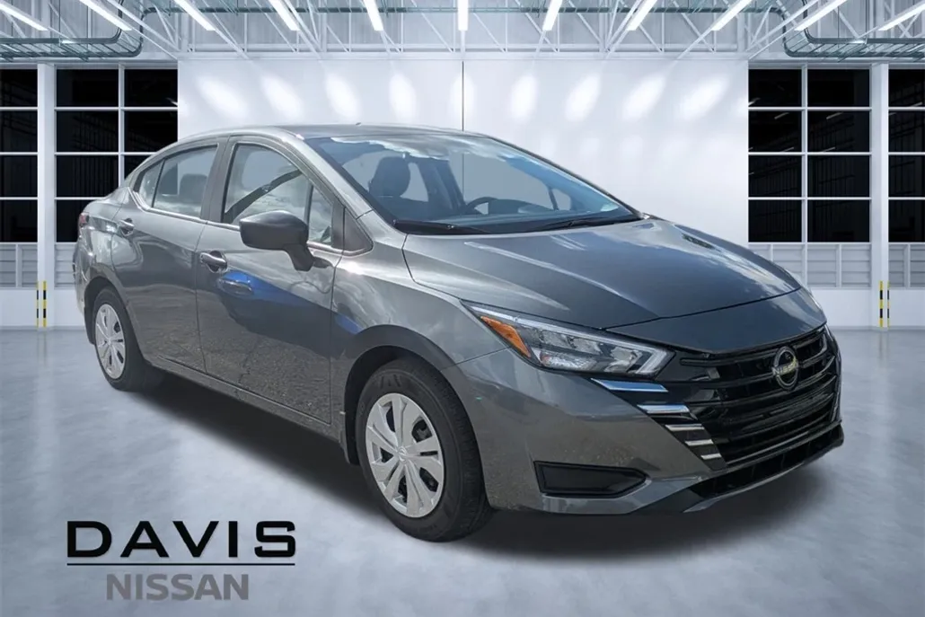 2025 Nissan Versa 1.6 S photo 1