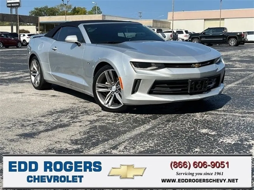 2018 Chevrolet Camaro 1LT photo 1