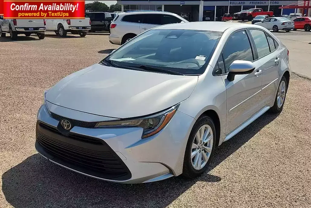2023 Toyota Corolla LE photo 1