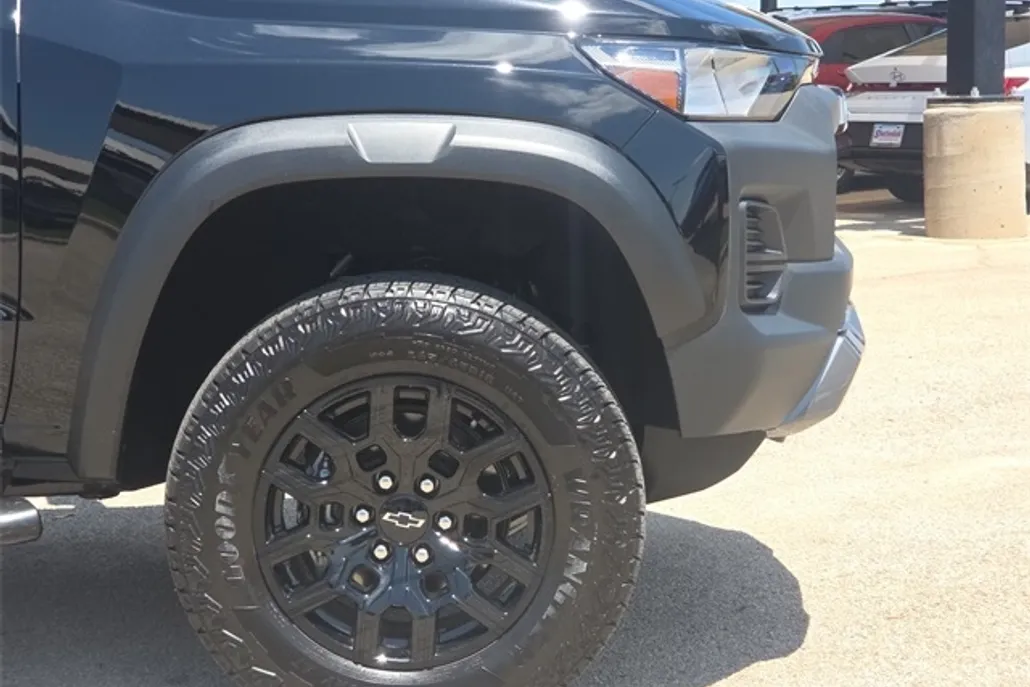 2024 Chevrolet Colorado Trail Boss photo 1