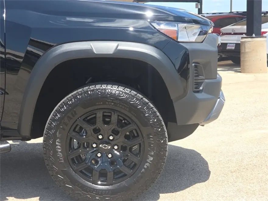 2024 Chevrolet Colorado Trail Boss photo 1