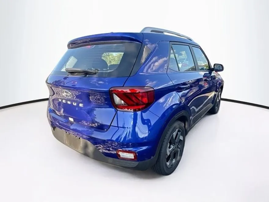 2025 Hyundai Venue SEL photo 1