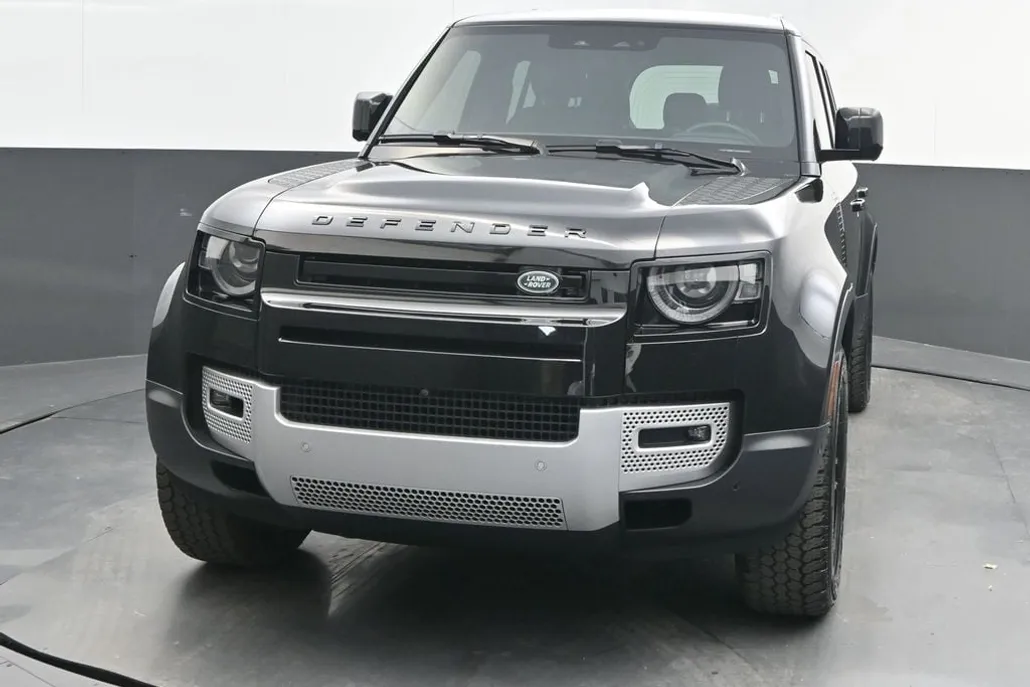 2024 Land Rover Defender 110 S photo 1