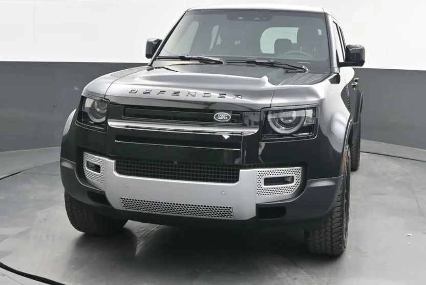 2024 Land Rover Defender 110 S photo 1