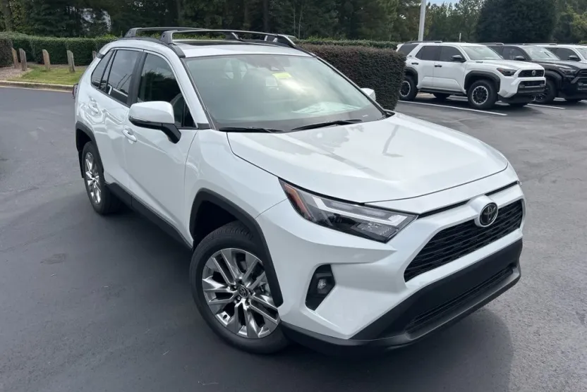 2025 Toyota RAV4 XLE Premium photo 1