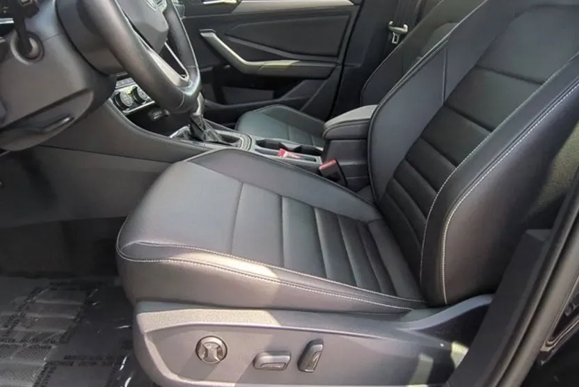 2024 Volkswagen Jetta SE photo 1