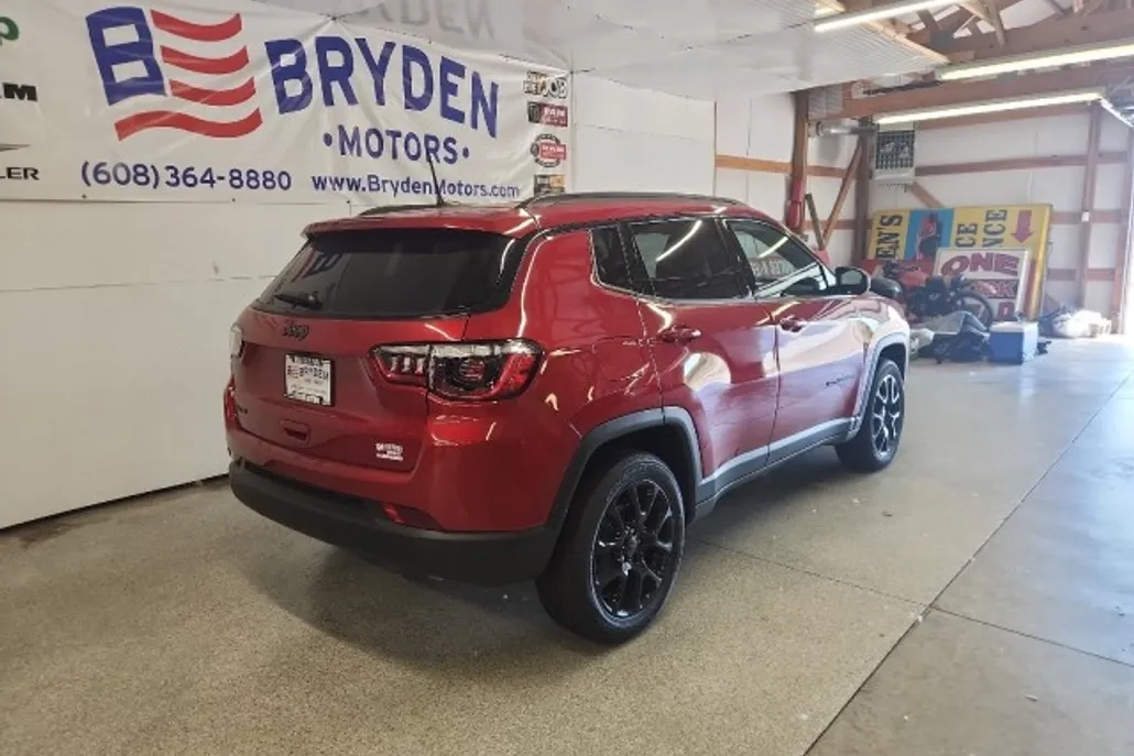 2025 Jeep Compass Latitude photo 1