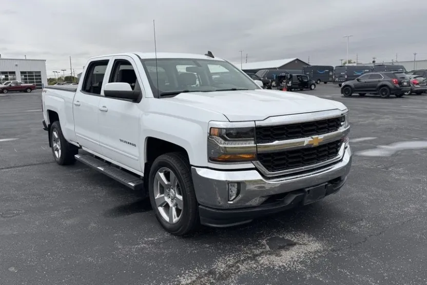 2018 Chevrolet Silverado 1500 LT photo 1