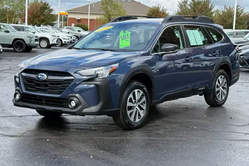 2025 Subaru Outback Base photo 1