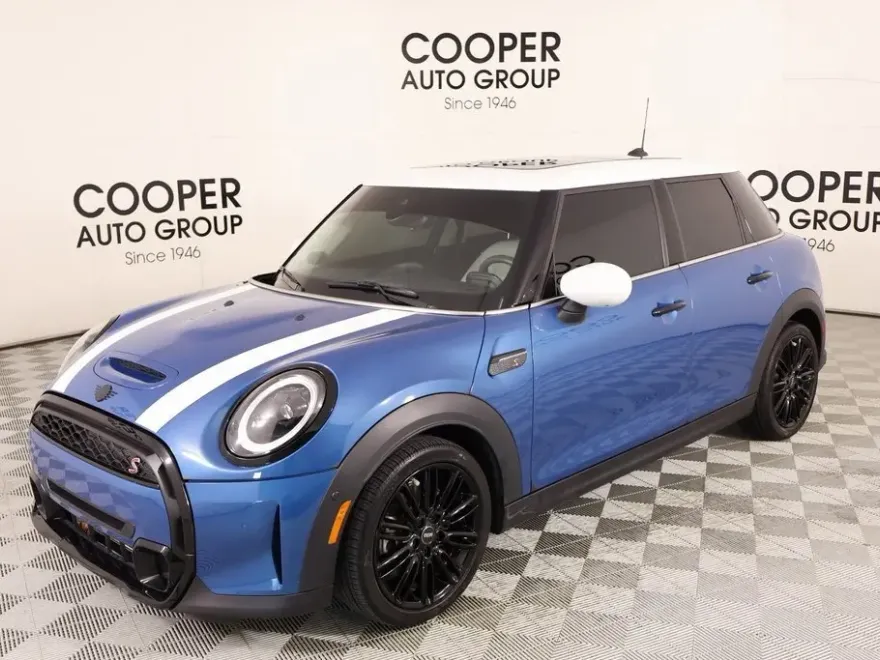 2023 Mini Cooper 4 Door Hardtop photo 1