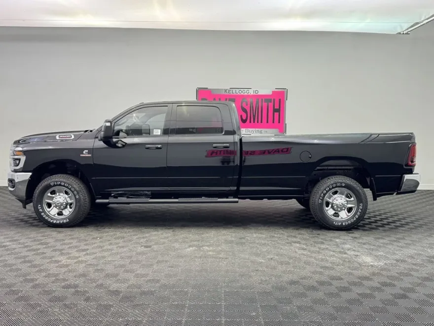 2025 Ram 3500 Tradesman photo 2