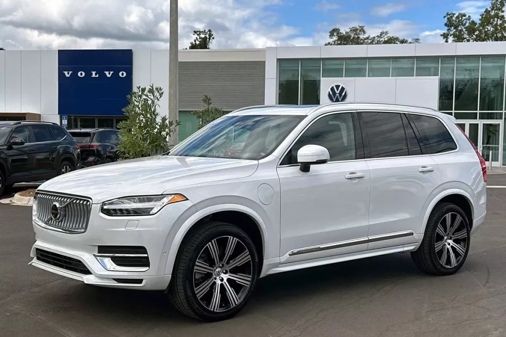 2024 Volvo XC90 T8 Plus photo 1