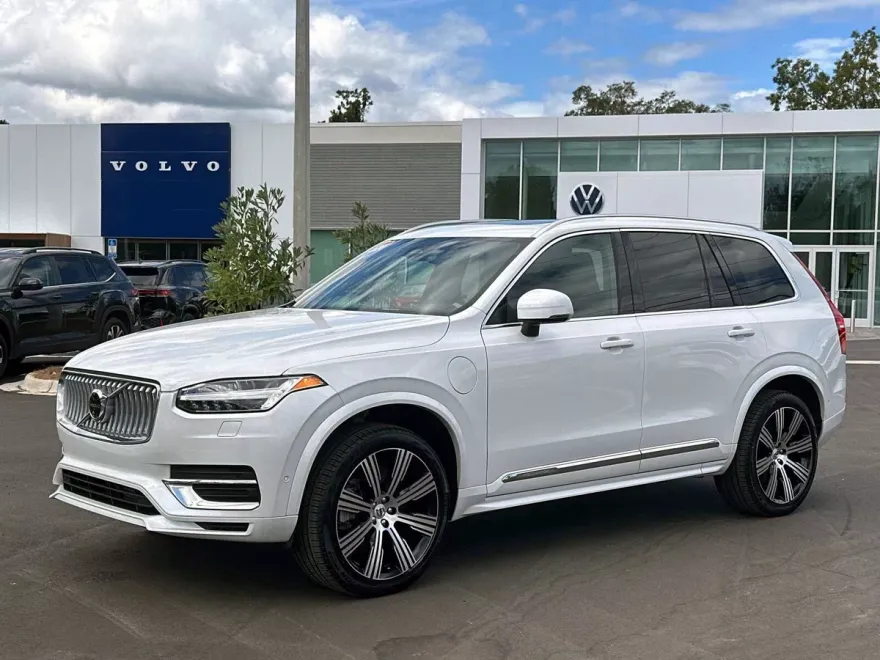 2024 Volvo XC90 T8 Plus photo 1