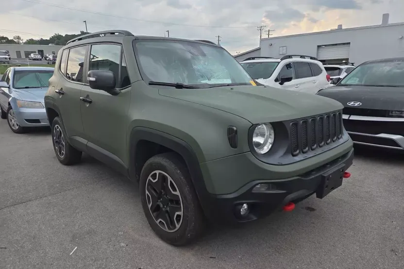 2016 Jeep Renegade Trailhawk photo 1