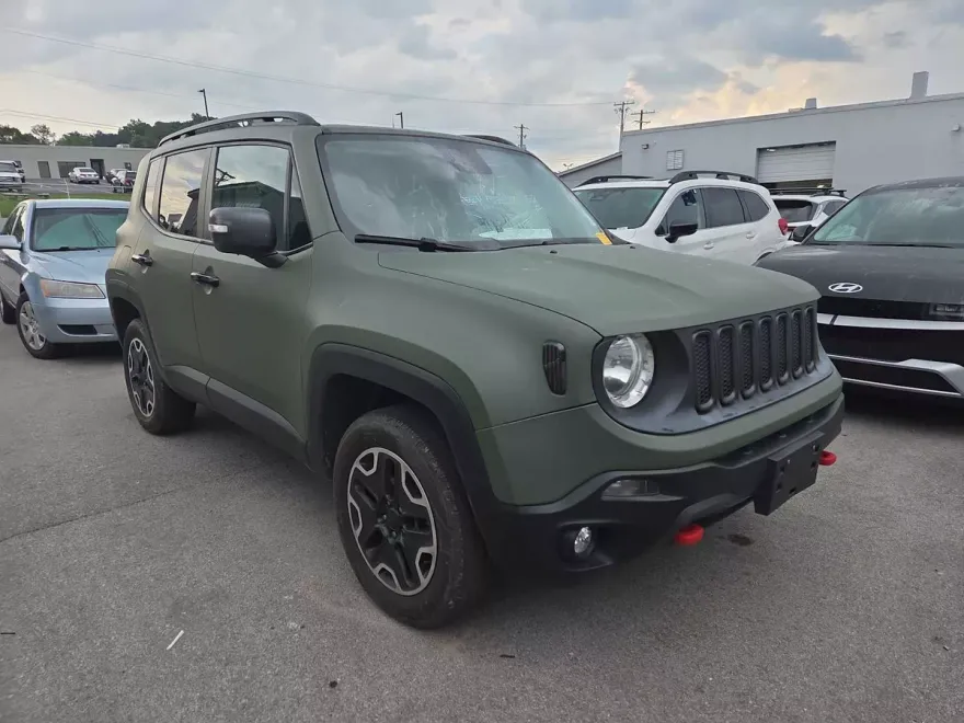 2016 Jeep Renegade Trailhawk photo 1