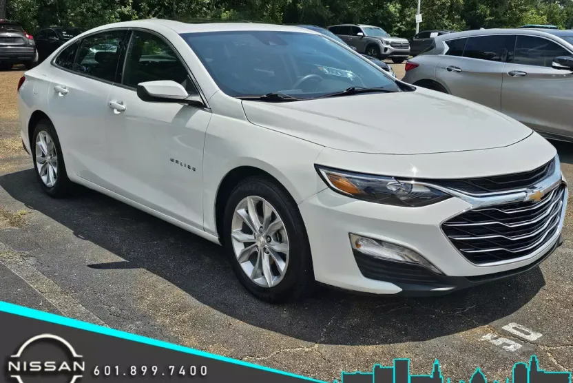 2024 Chevrolet Malibu 1LT photo 1