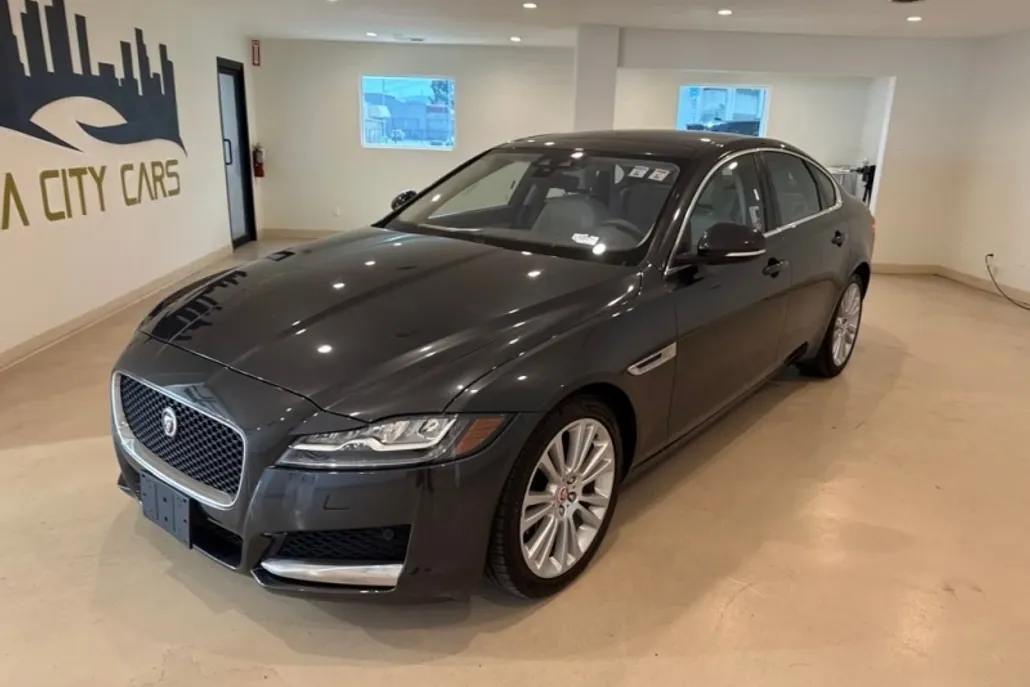 2020 Jaguar XF 25t Prestige photo 1