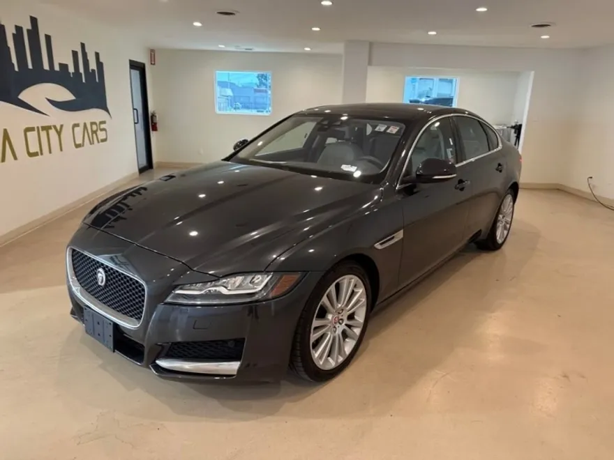 2020 Jaguar XF 25t Prestige photo 1