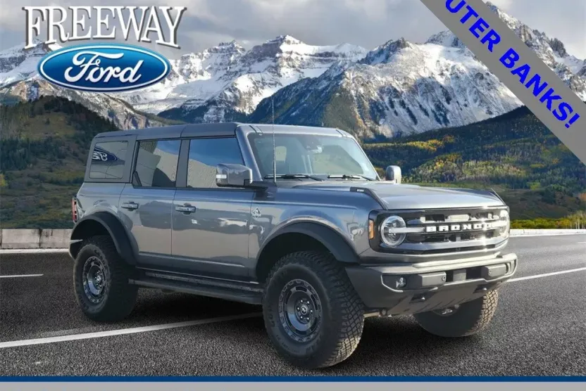 2024 Ford Bronco Outer Banks photo 1