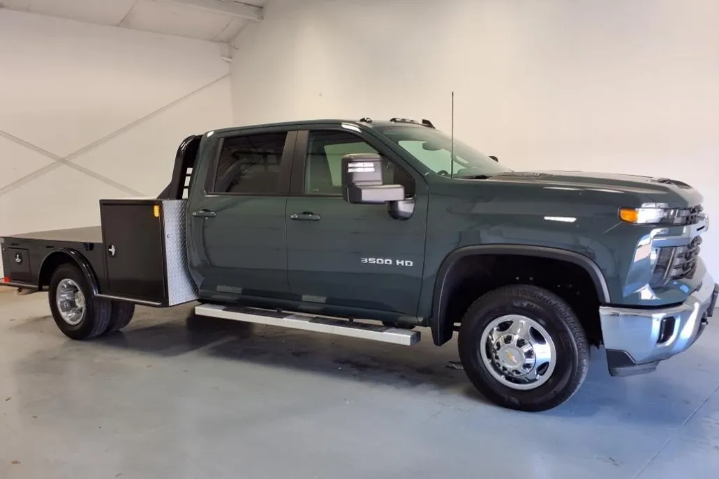 2025 Chevrolet Silverado 3500HD LT photo 1