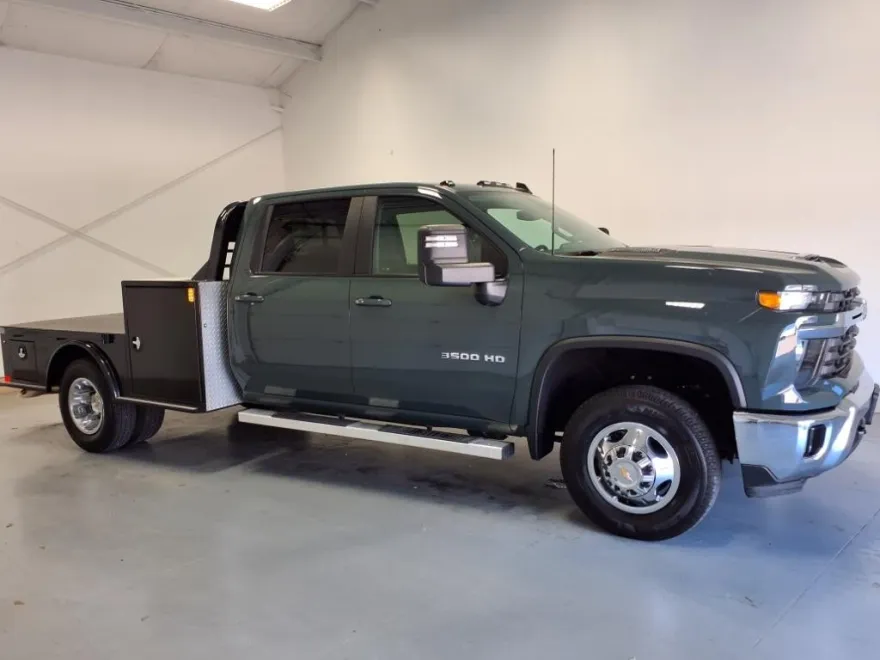 2025 Chevrolet Silverado 3500HD LT photo 1