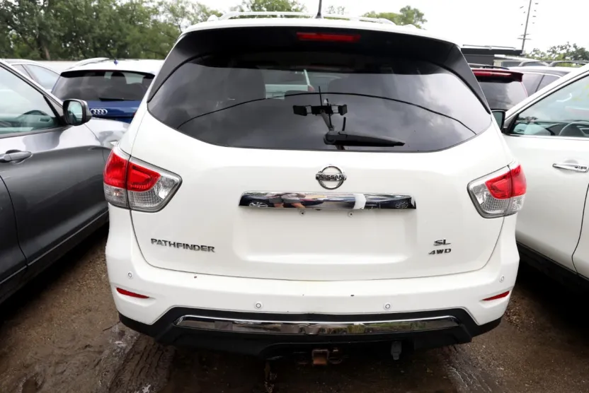 2013 Nissan Pathfinder SL photo 1