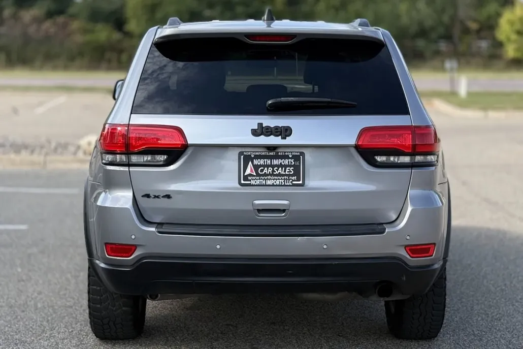 2019 Jeep Grand Cherokee Laredo photo 1