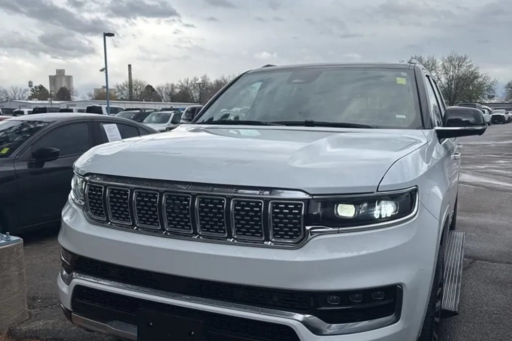 2024 Jeep Grand Wagoneer L III photo 1
