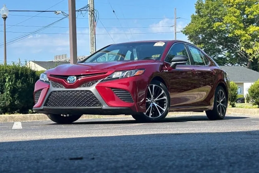 2018 Toyota Camry Hybrid XLE photo 1
