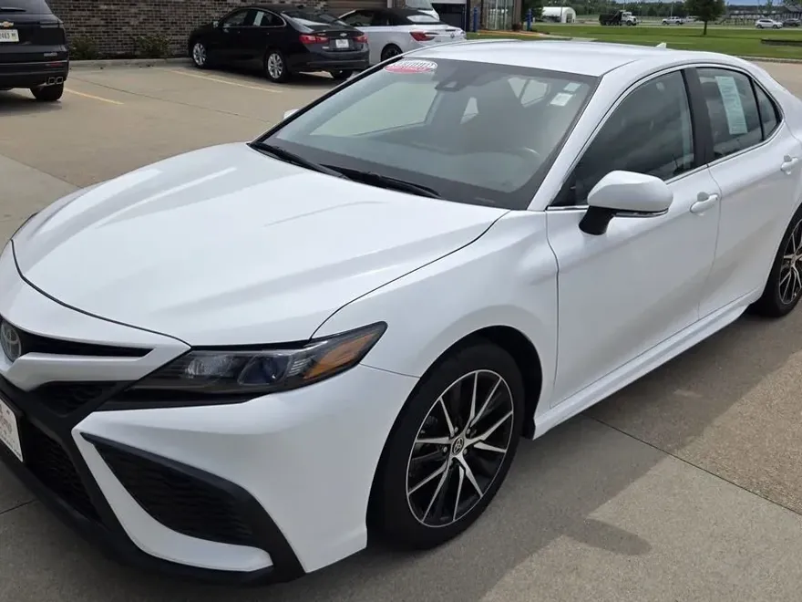 2024 Toyota Camry SE photo 1