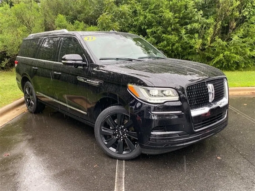 2023 Lincoln Navigator L Reserve photo 1