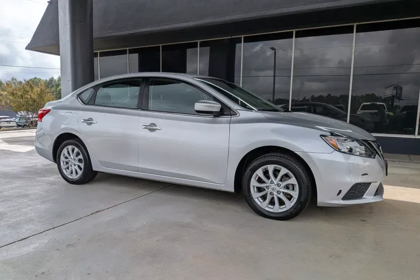 2019 Nissan Sentra SV photo 1